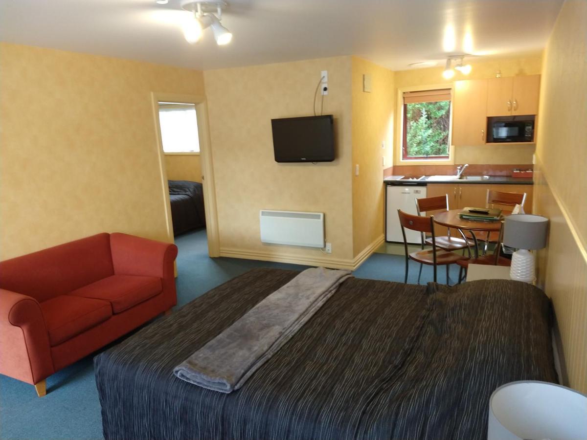Red Tussock Motel Te Anau Extérieur photo